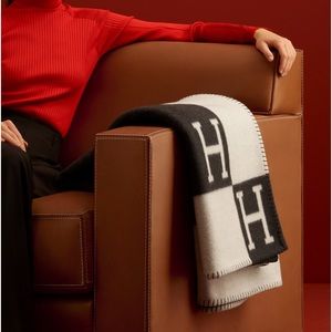 Hermes Avalon Throw Blanket